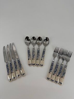 Vintage Tienshan “Cabin in the Snow” Flatwear Set